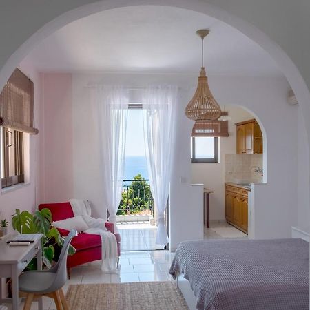 Pefkides Aegina Boutique Apartments Agia Marina  Exteriér fotografie